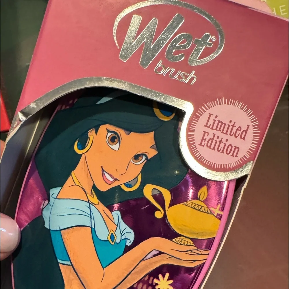 PRINCESS JASMINE “limited edition” wet brush!Collect them all🩷zoom in for deets